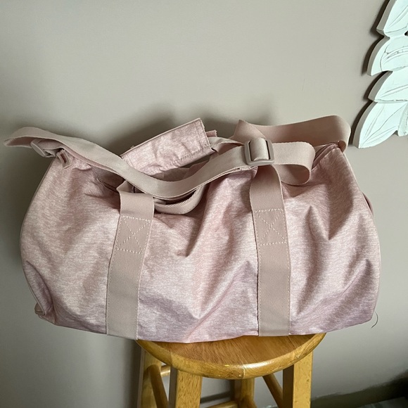 Pink Reebok Gym bag - Picture 2 of 5